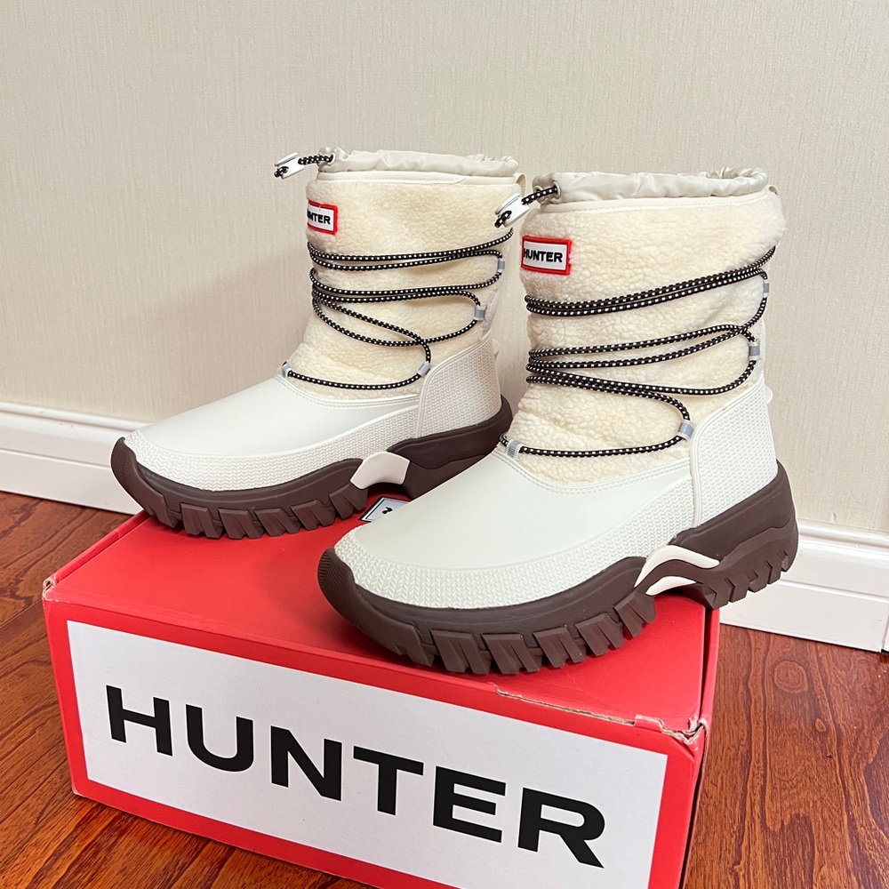 Sold! Women’s Hunter Wanderer Short Sherpa Snow Boot